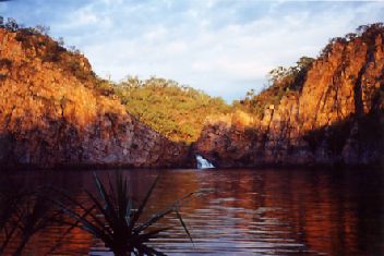 Efalls.jpg (19406 bytes)