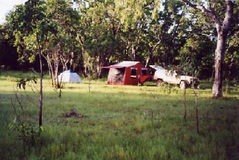 Lcamp.jpg (27483 bytes)