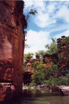 Ugorge2.jpg (19377 bytes)