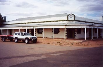 Bhotel.jpg (16035 bytes)